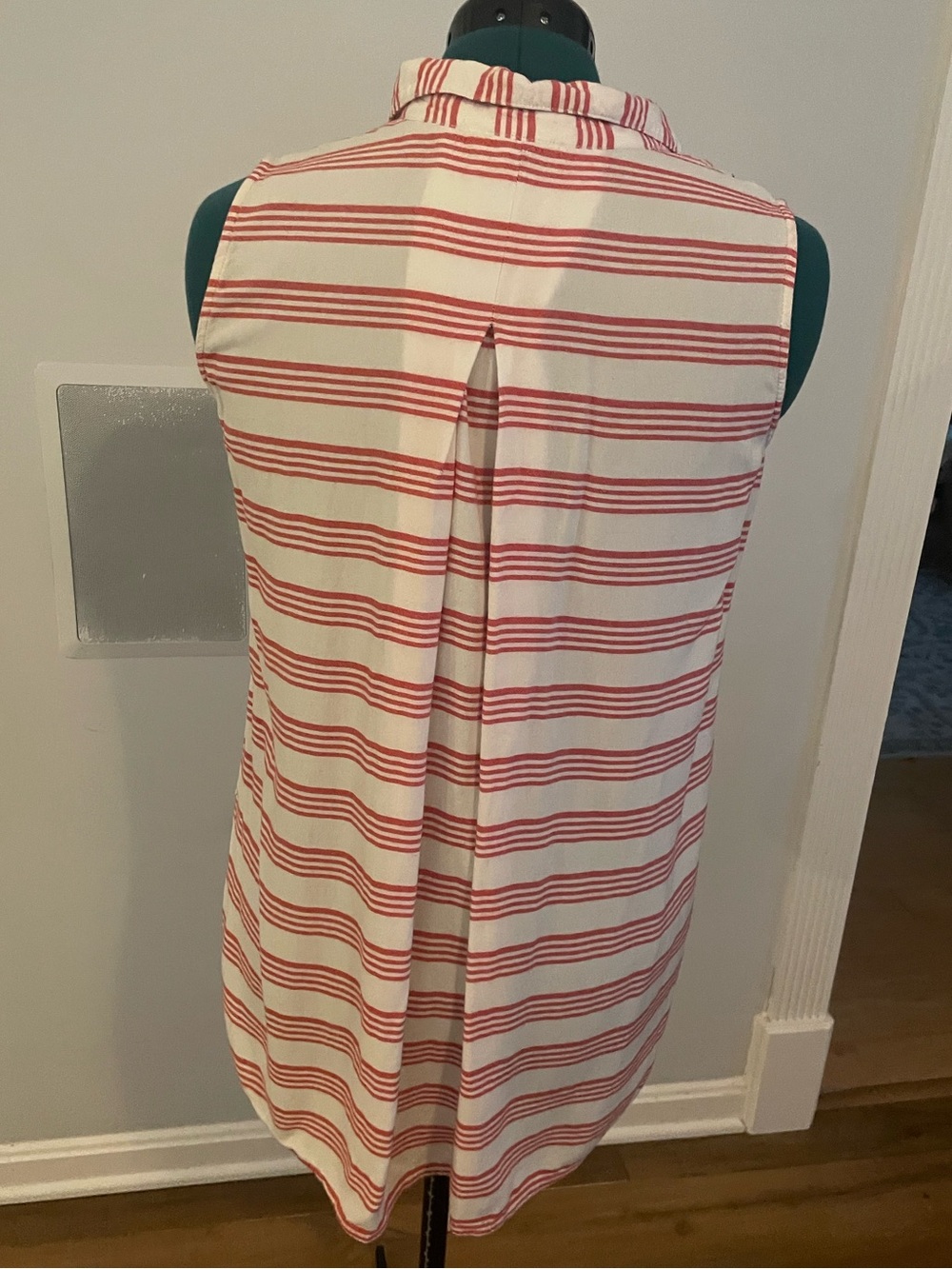Summer button down shirt π - Picture 2 of 5